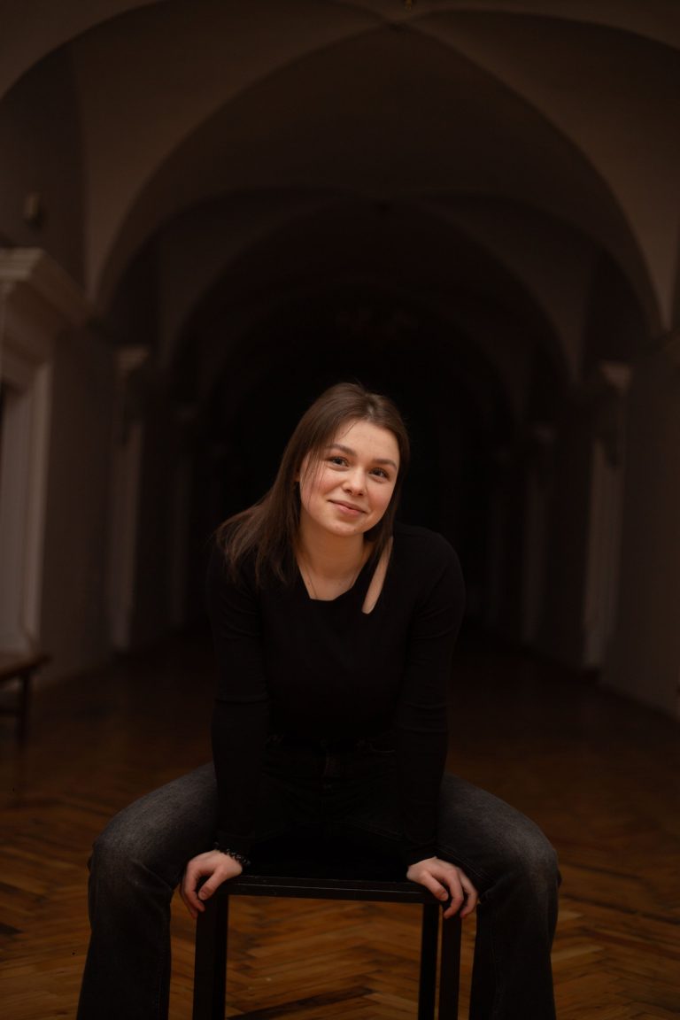 Евеліна Олексин